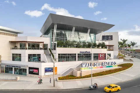 Pacific Hotel Mall Ecuador Design Architects / Architectos